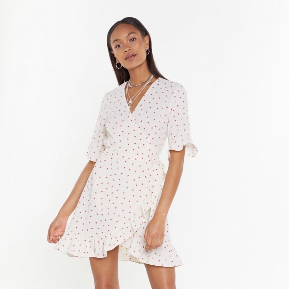 Nasty Gal Women The Heart Wants Wrap Mini Dress
Beige Red Heart Print Small NWT